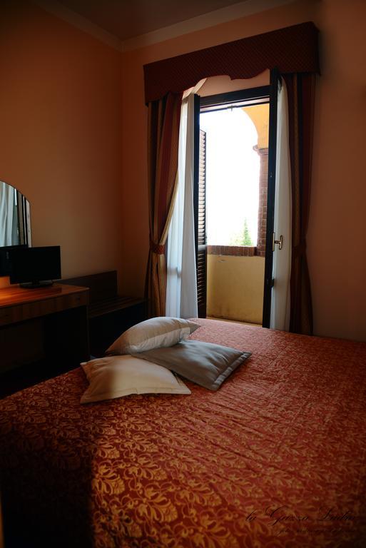 Hotel Ristorante Taverna Verde Piverone Room photo